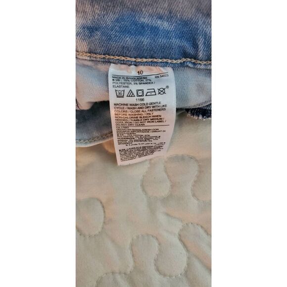 OLD NAVY BALLERINA SHORTS - Picture 3 of 3